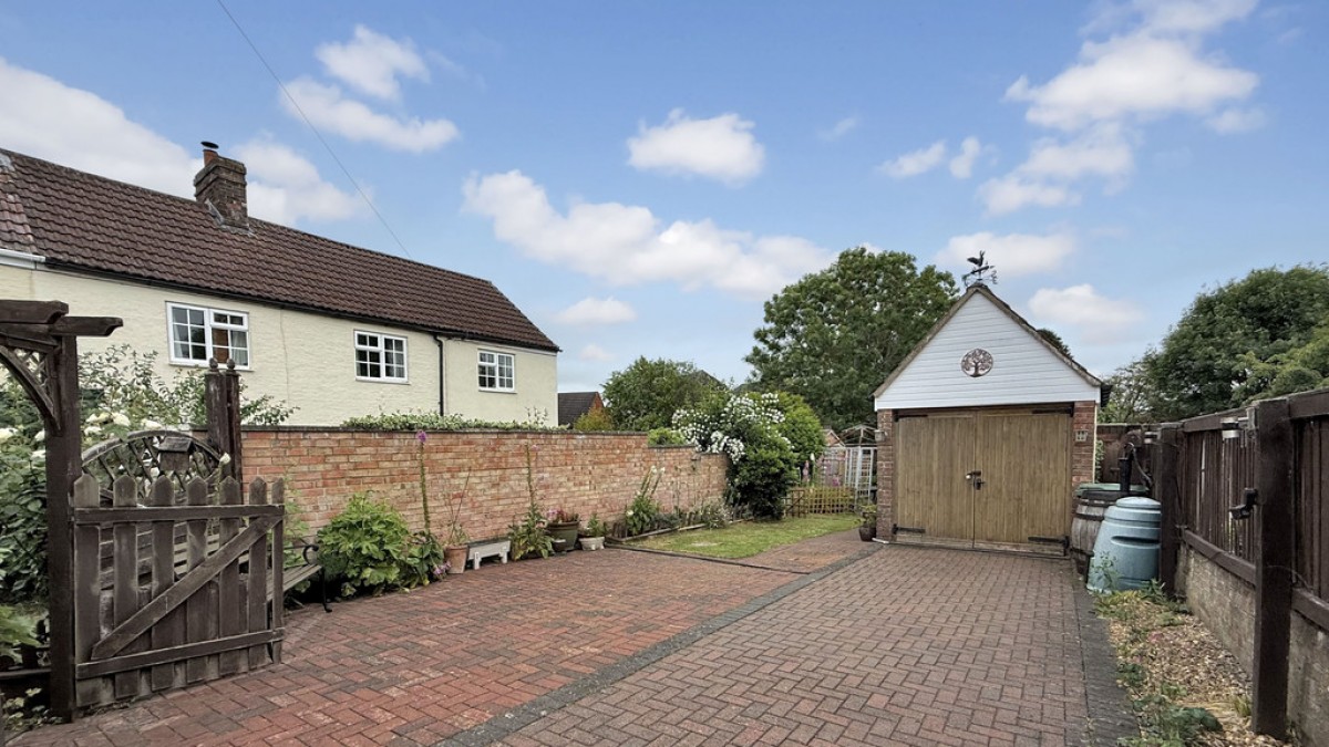 Petticoat Lane, Dilton Marsh