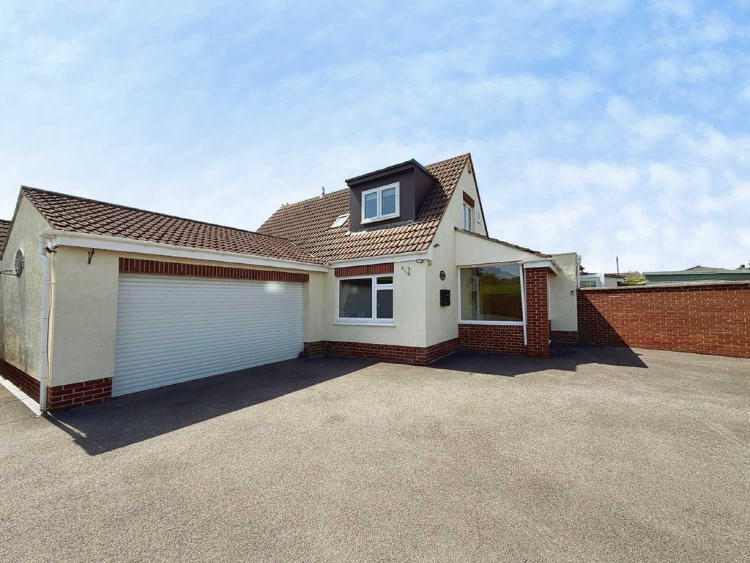 4 bedroom House for Sale Field Close, Westbury