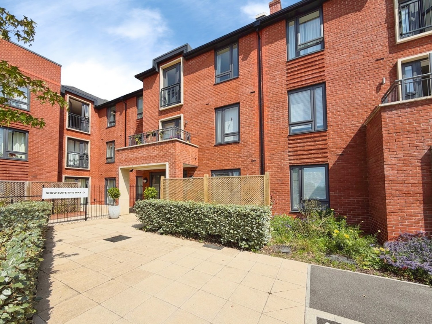 2 bedroom Property for Sale Crescent Place, Warminster