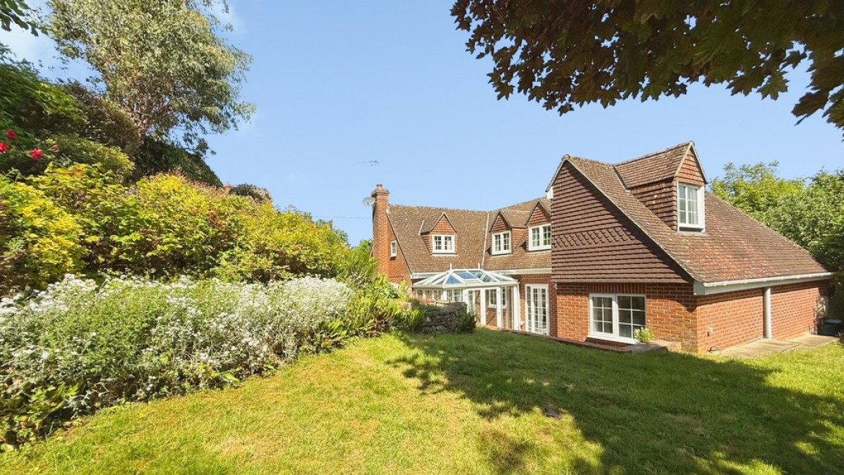 Lower Road, Bratton