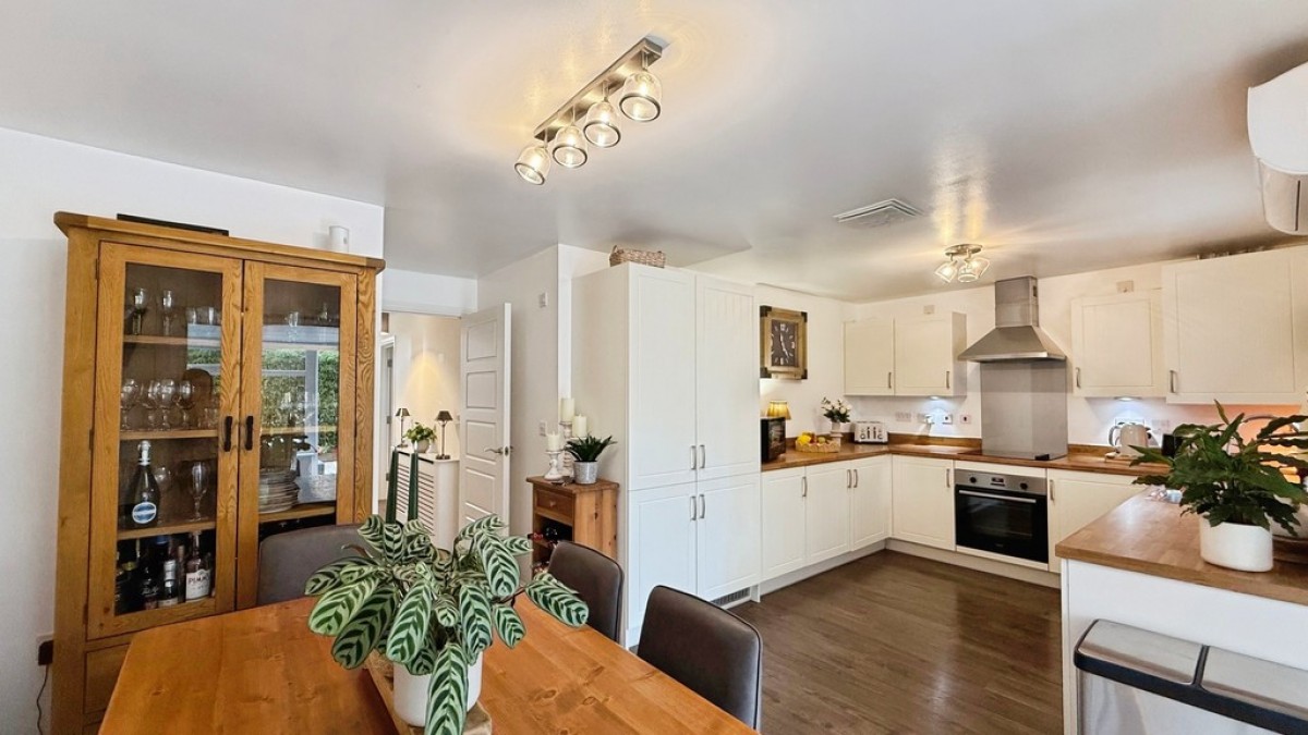 Gilhespy Way, Westbury