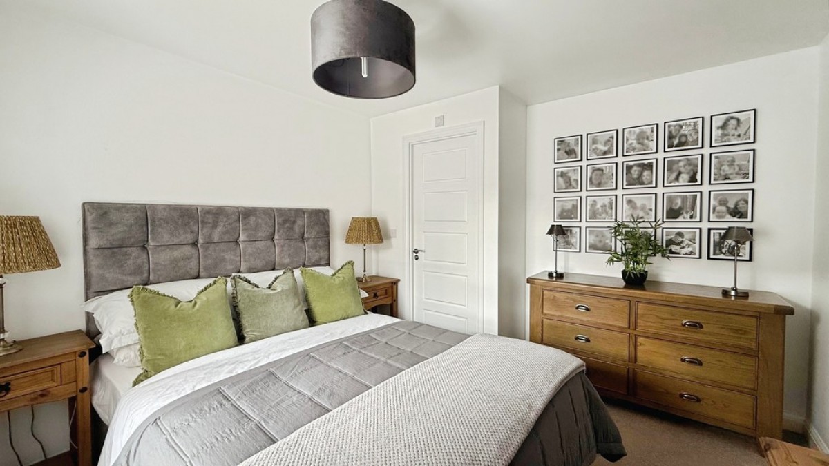 Gilhespy Way, Westbury
