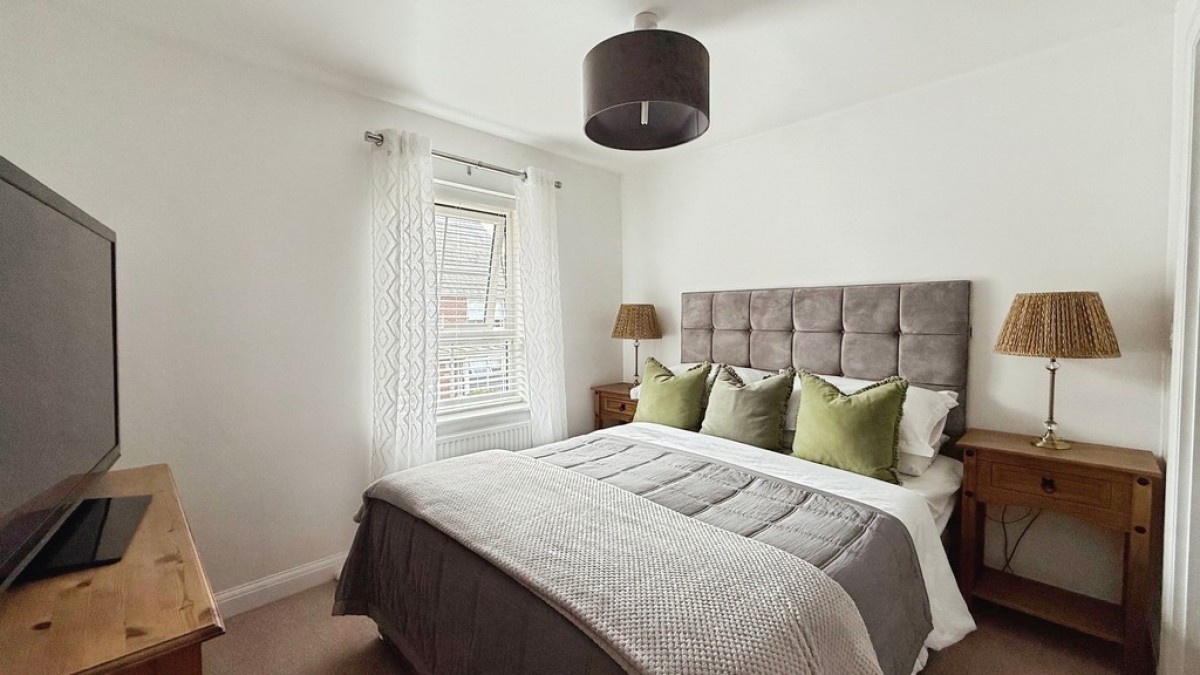 Gilhespy Way, Westbury