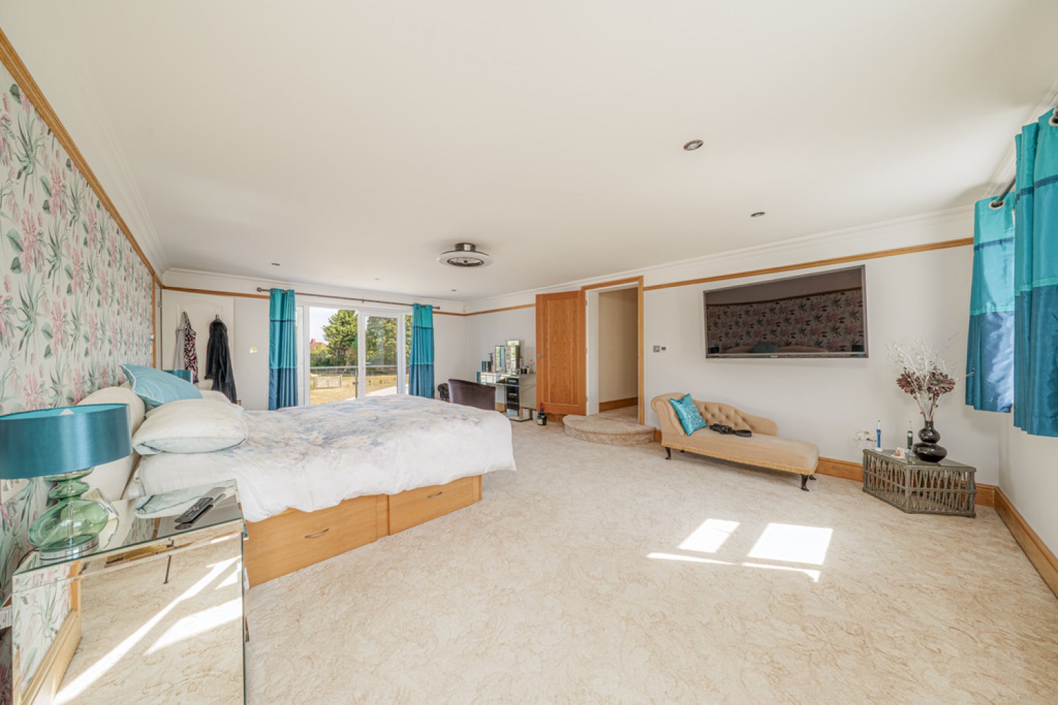 5 bedroom House for Sale Norleaze, Heywood