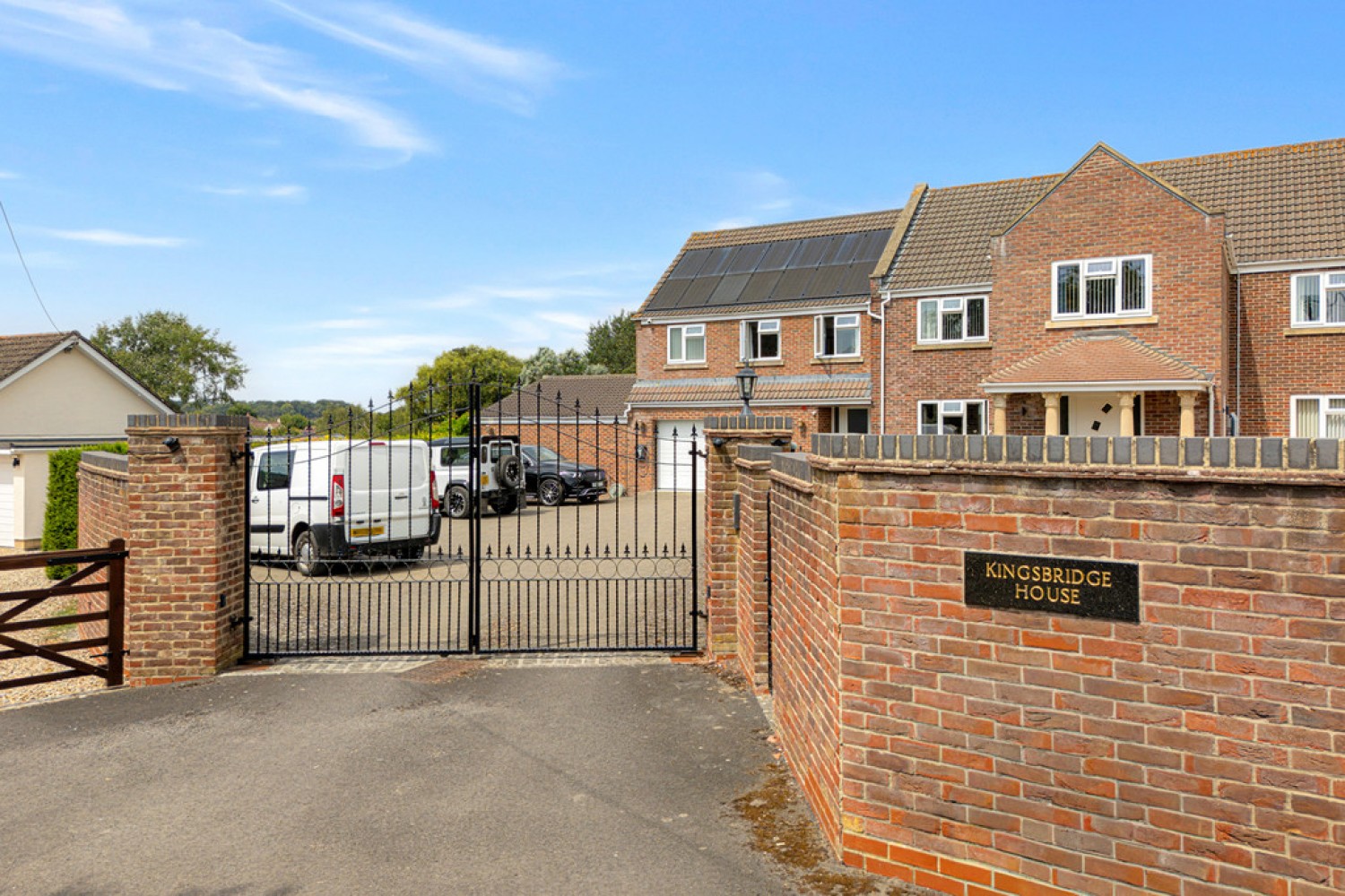 5 bedroom House for Sale Norleaze, Heywood