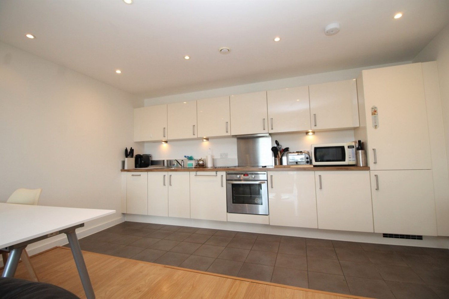 2 bedroom Flat for Letting The Crescent, Gunwharf Quays