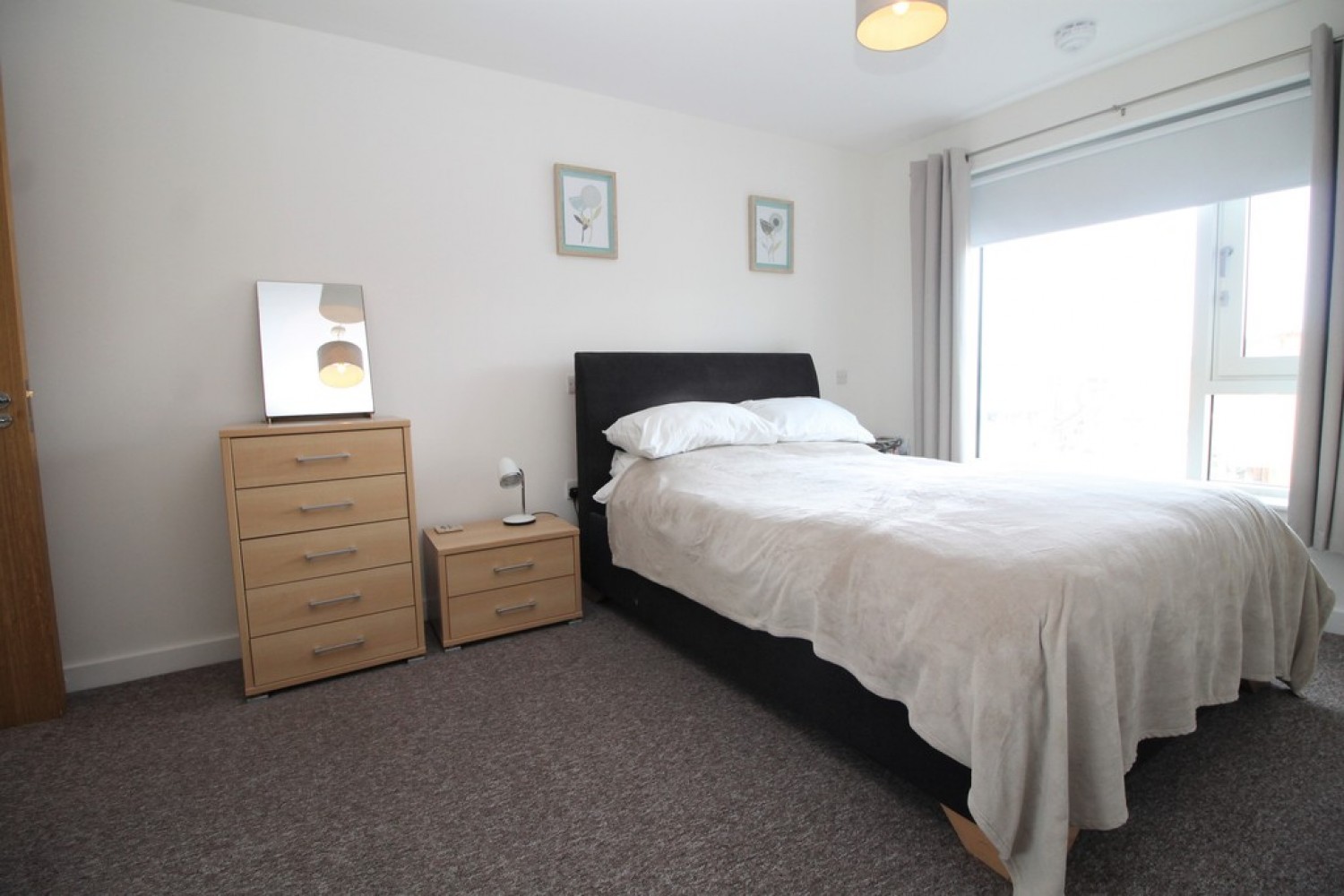 2 bedroom Flat for Letting The Crescent, Gunwharf Quays