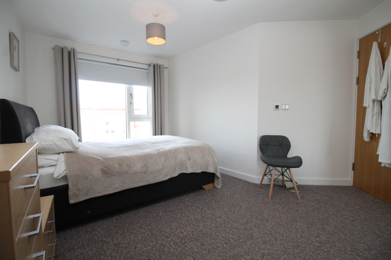 2 bedroom Flat for Letting The Crescent, Gunwharf Quays