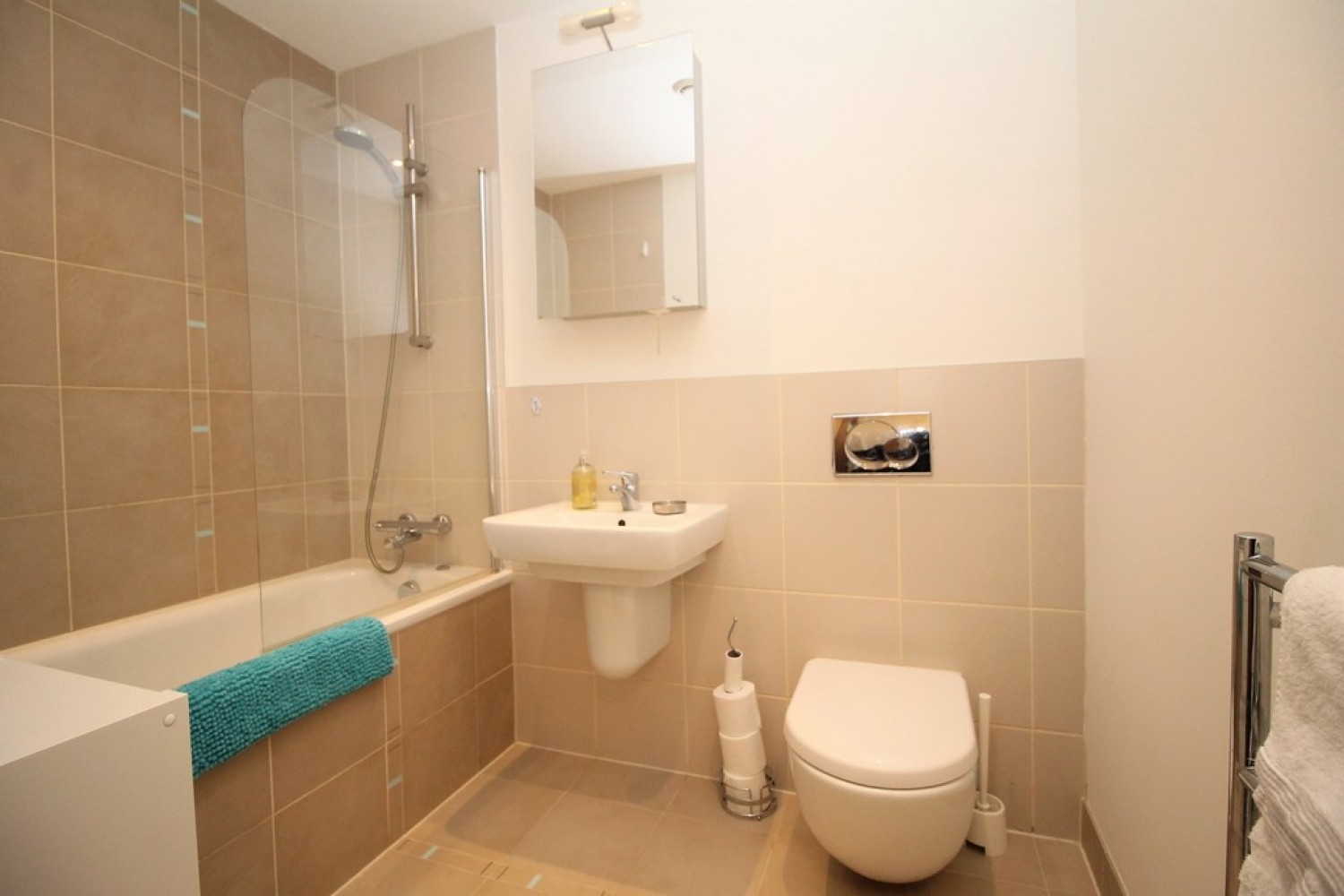 2 bedroom Flat for Letting The Crescent, Gunwharf Quays
