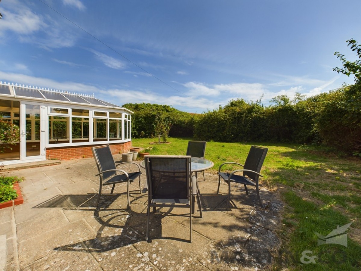 Cakeham Road, West Wittering