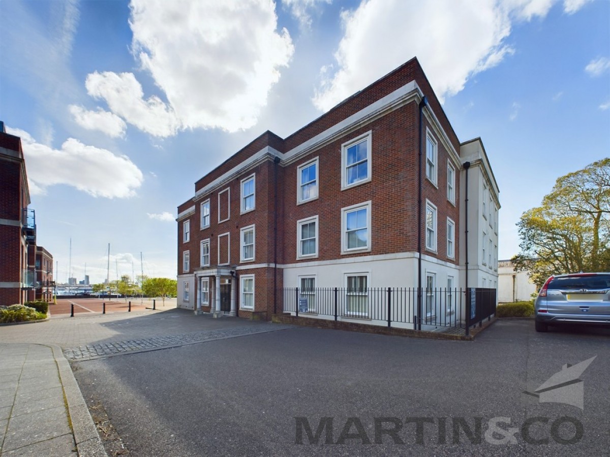 Flagstaff Green, Royal Clarence Yard
