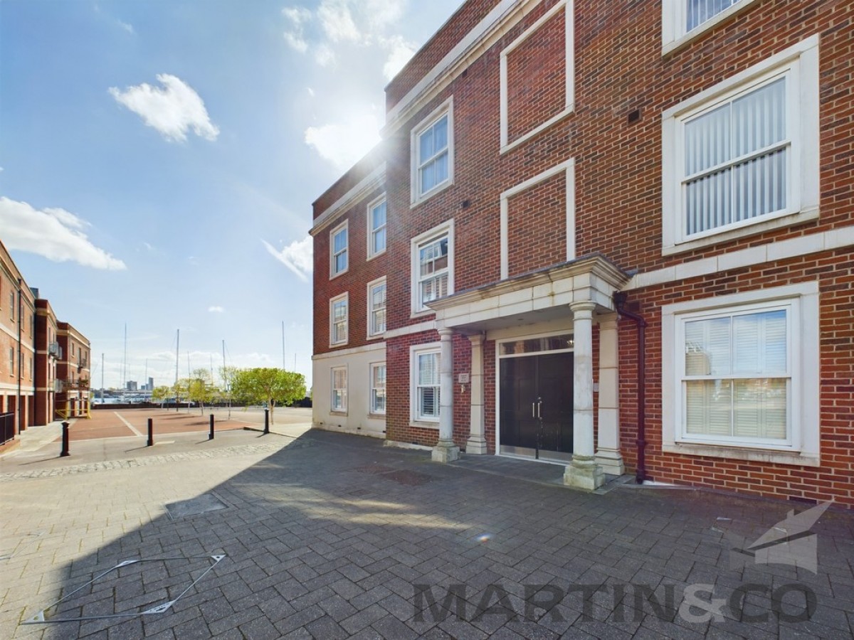 Flagstaff Green, Royal Clarence Yard