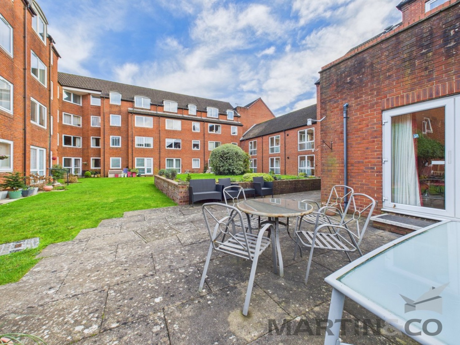 1 bedroom Flat in Homewater House, Hulbert Road