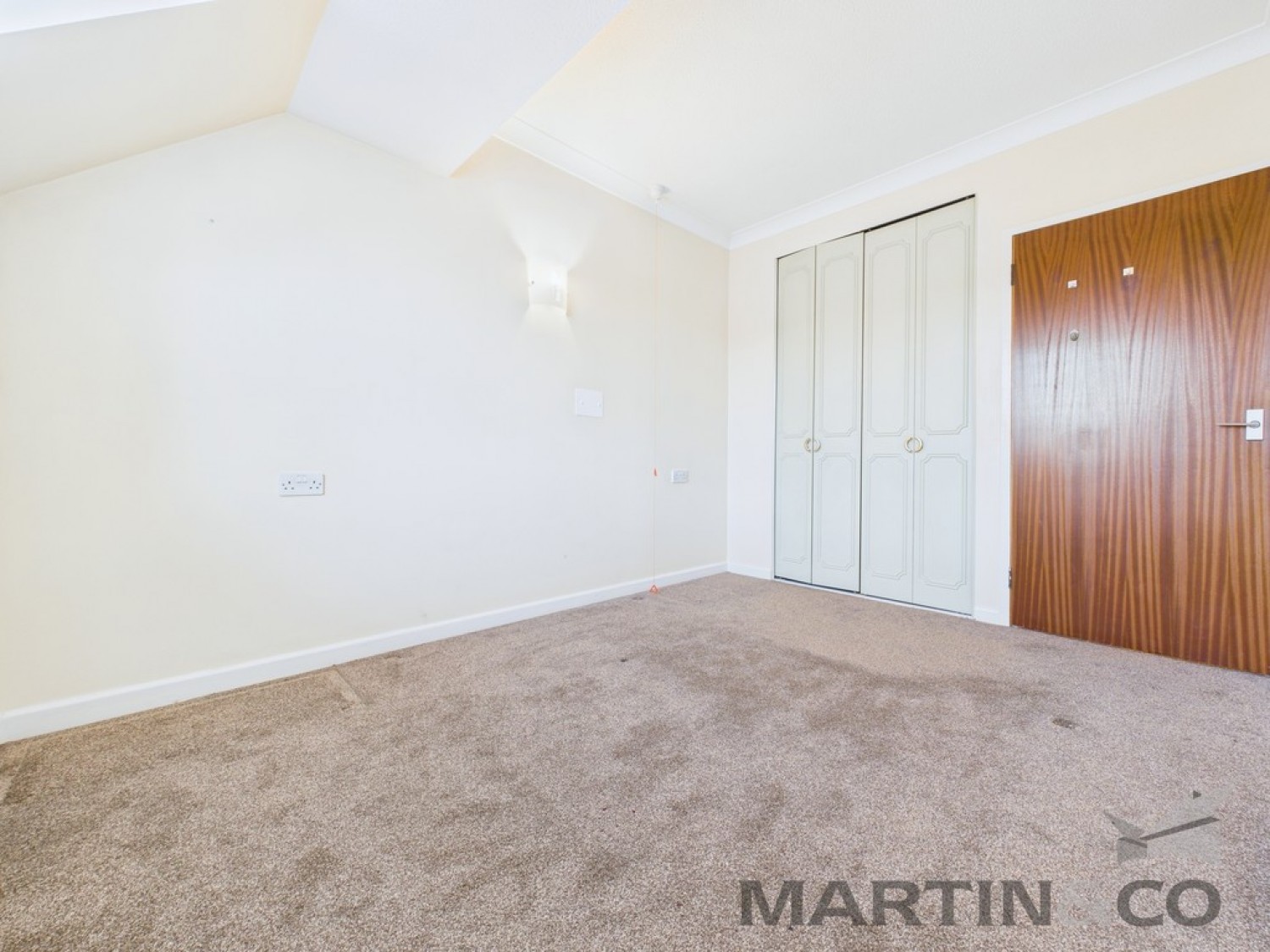 1 bedroom Flat in Homewater House, Hulbert Road