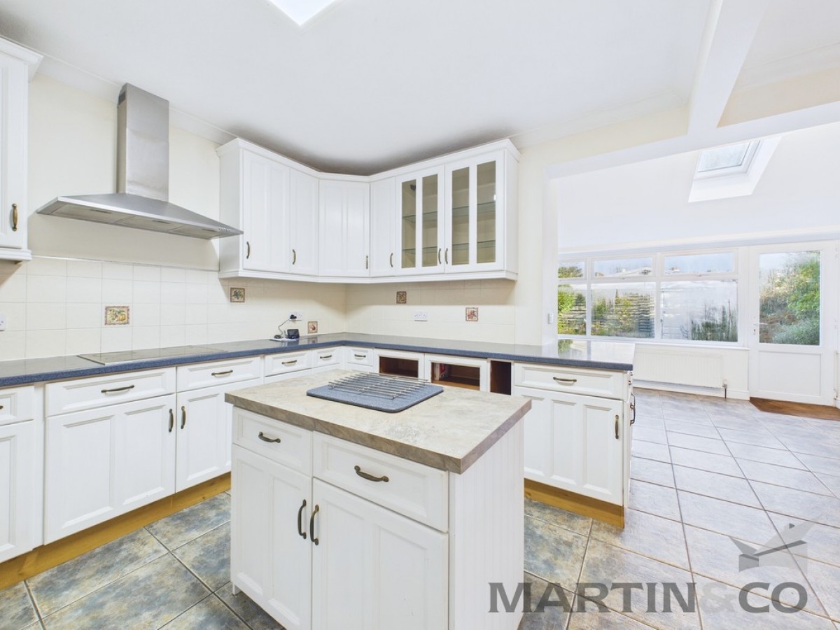 Marine Parade West, Lee-On-The-Solent