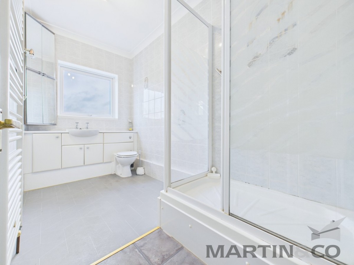 Marine Parade West, Lee-On-The-Solent