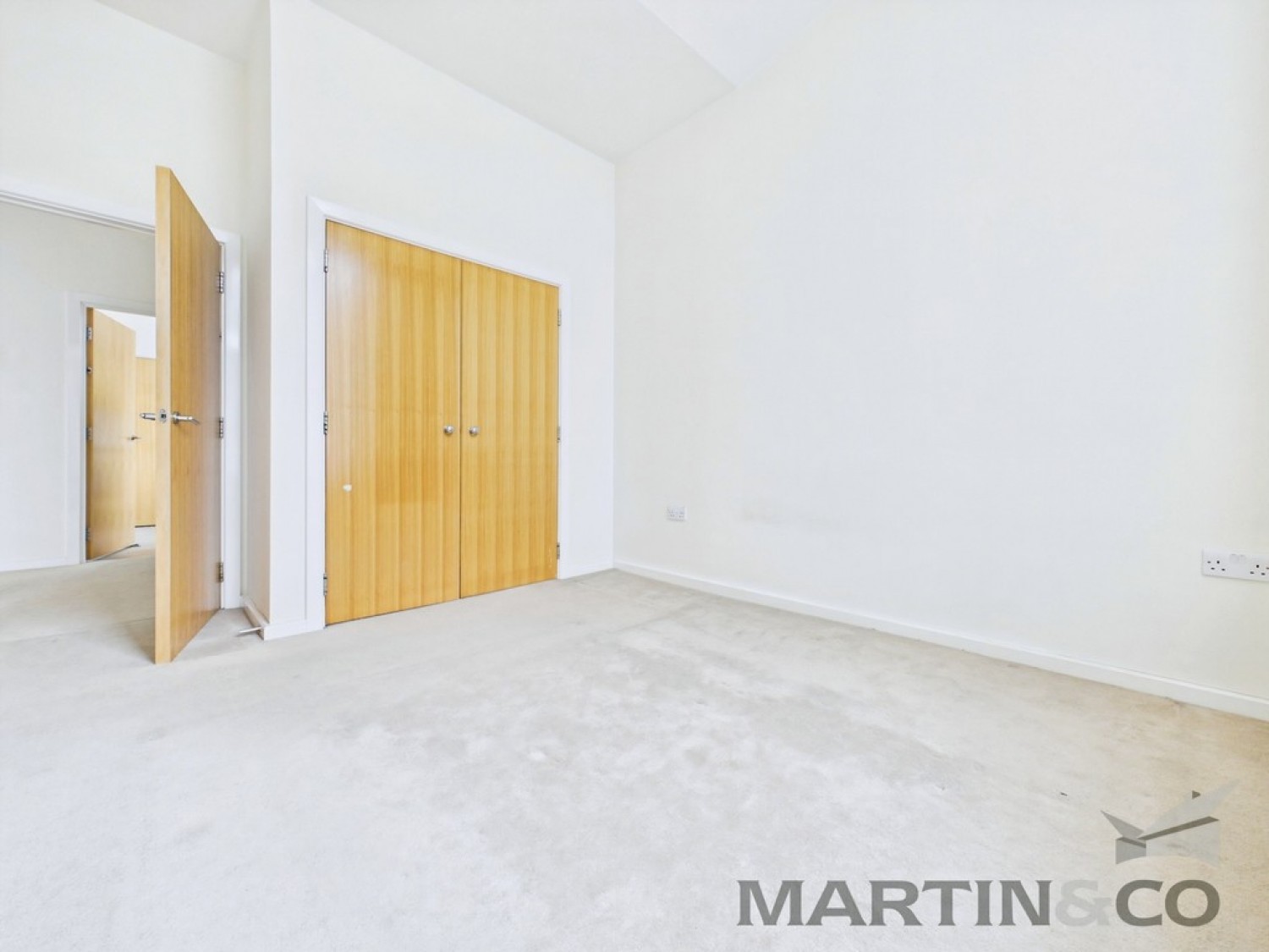2 bedroom Flat for Sale St Georges Walk, Gosport