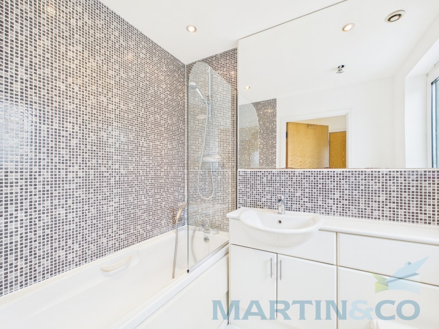 2 bedroom Flat for Sale Sharpthorne Court, Brighton