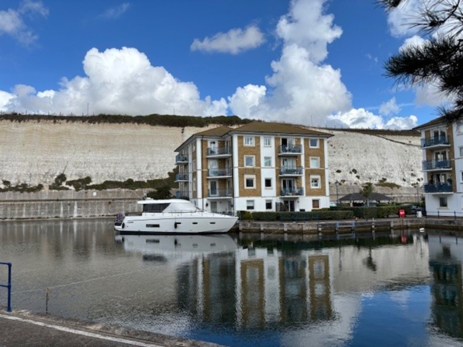 1 bedroom Flat for Sale Hamilton Court, Brighton Marina