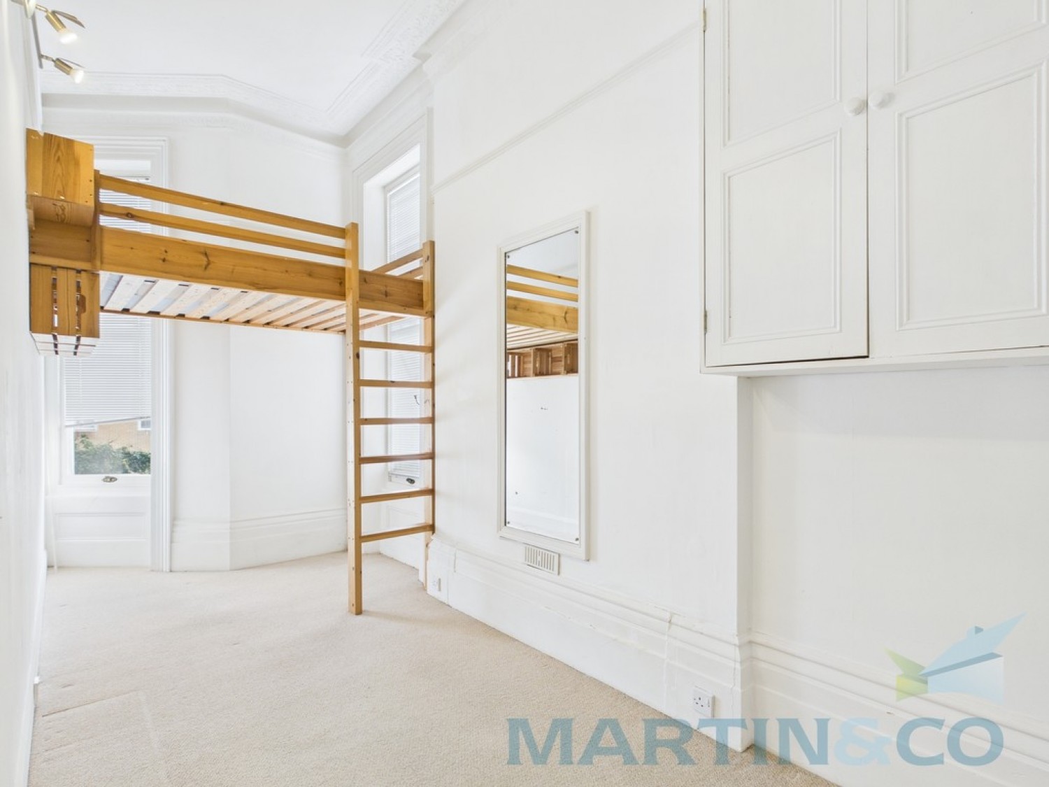 2 bedroom Flat in Albany Villas, Hove