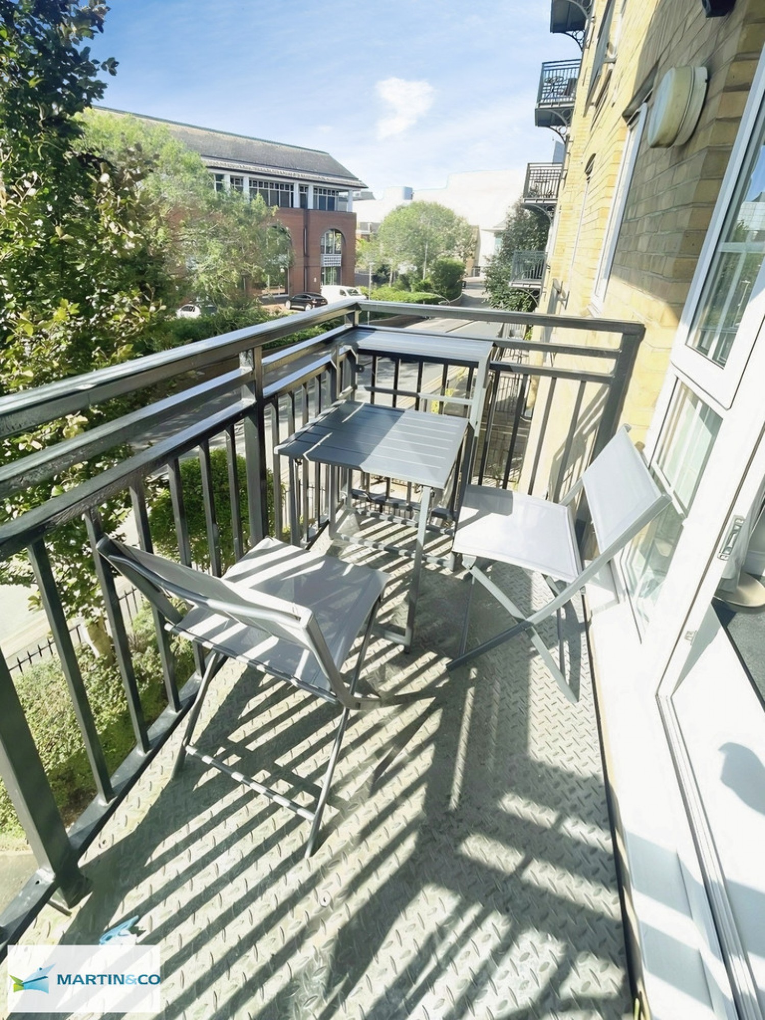 2 bedroom Flat for Letting Riverside House, Reading