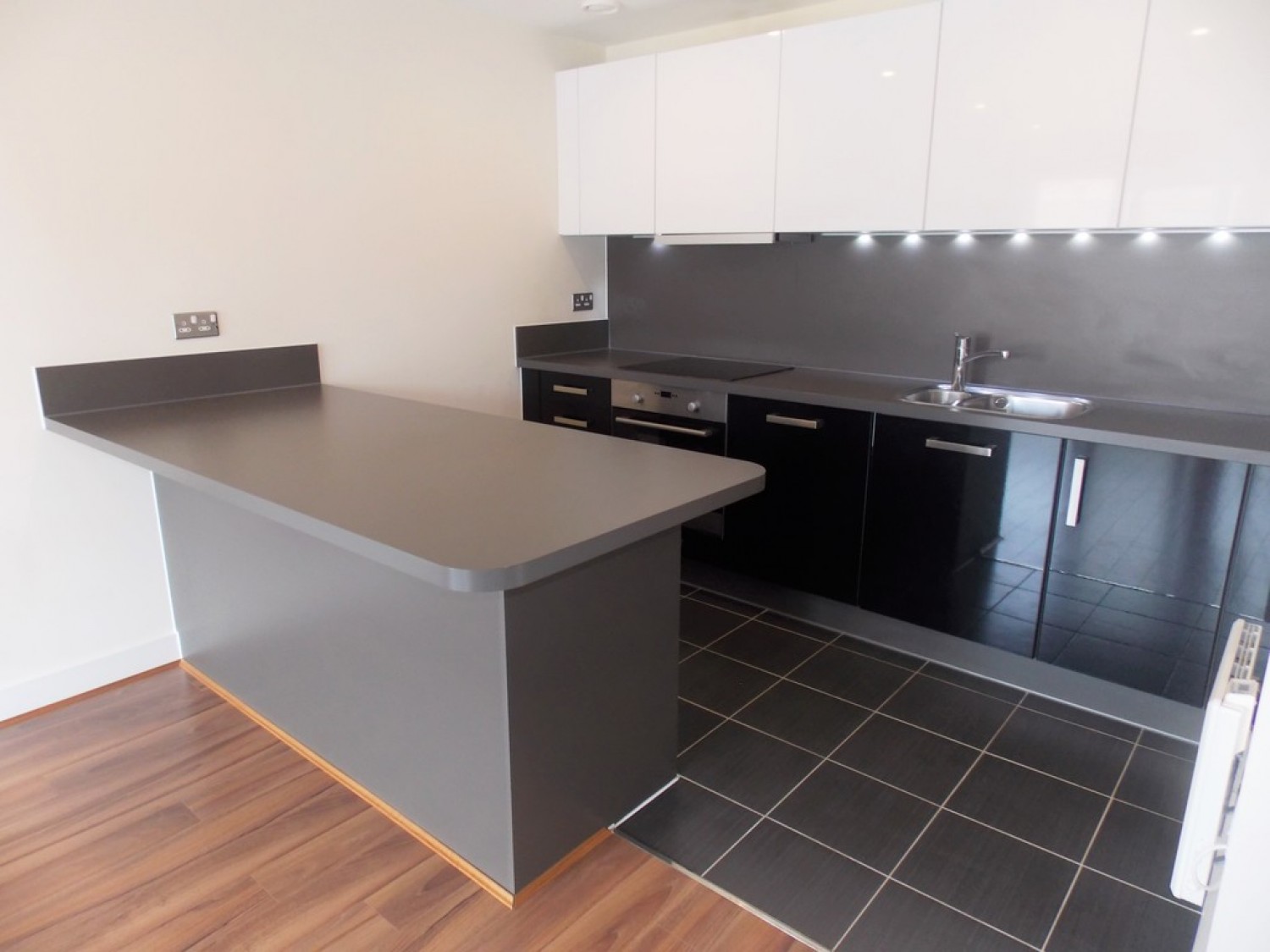 2 bedroom Flat for Letting Heron House, Kennet Island