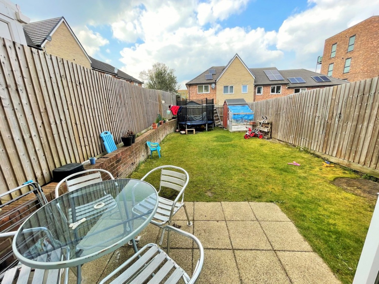 Leven St, Reading