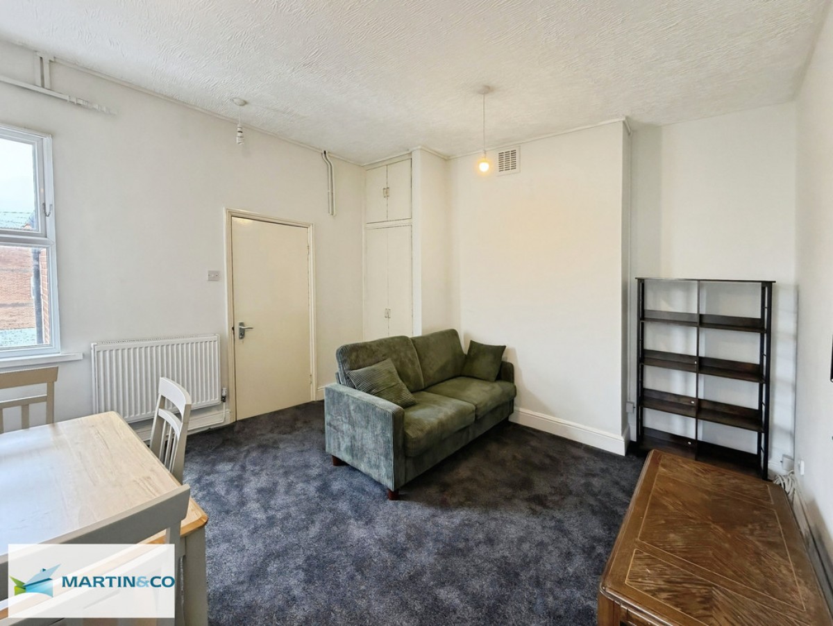 1st Floor Flat, 235 London Rd