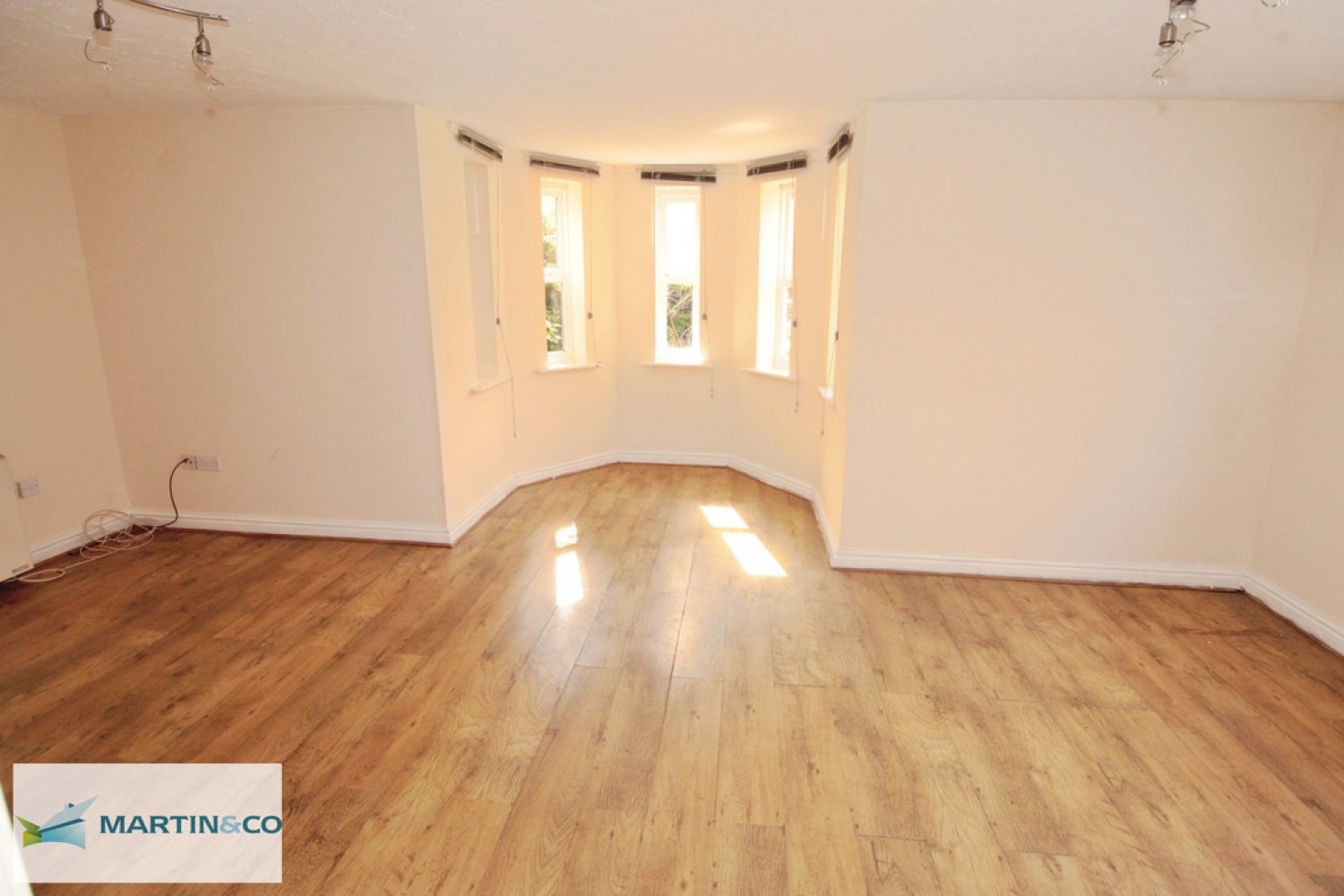 2 bedroom Flat for Letting Sherwood House, Rembrandt Way, Reading