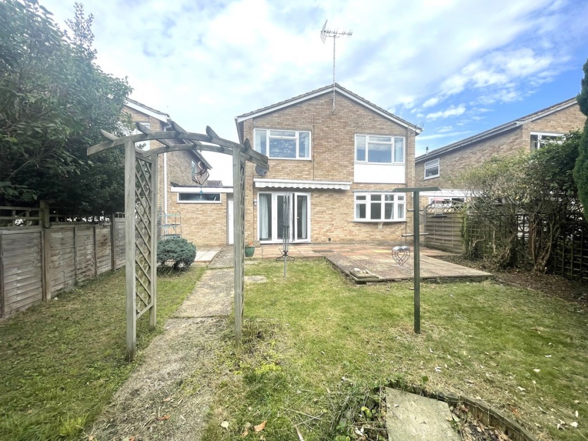 Holyrood Close, Caversham