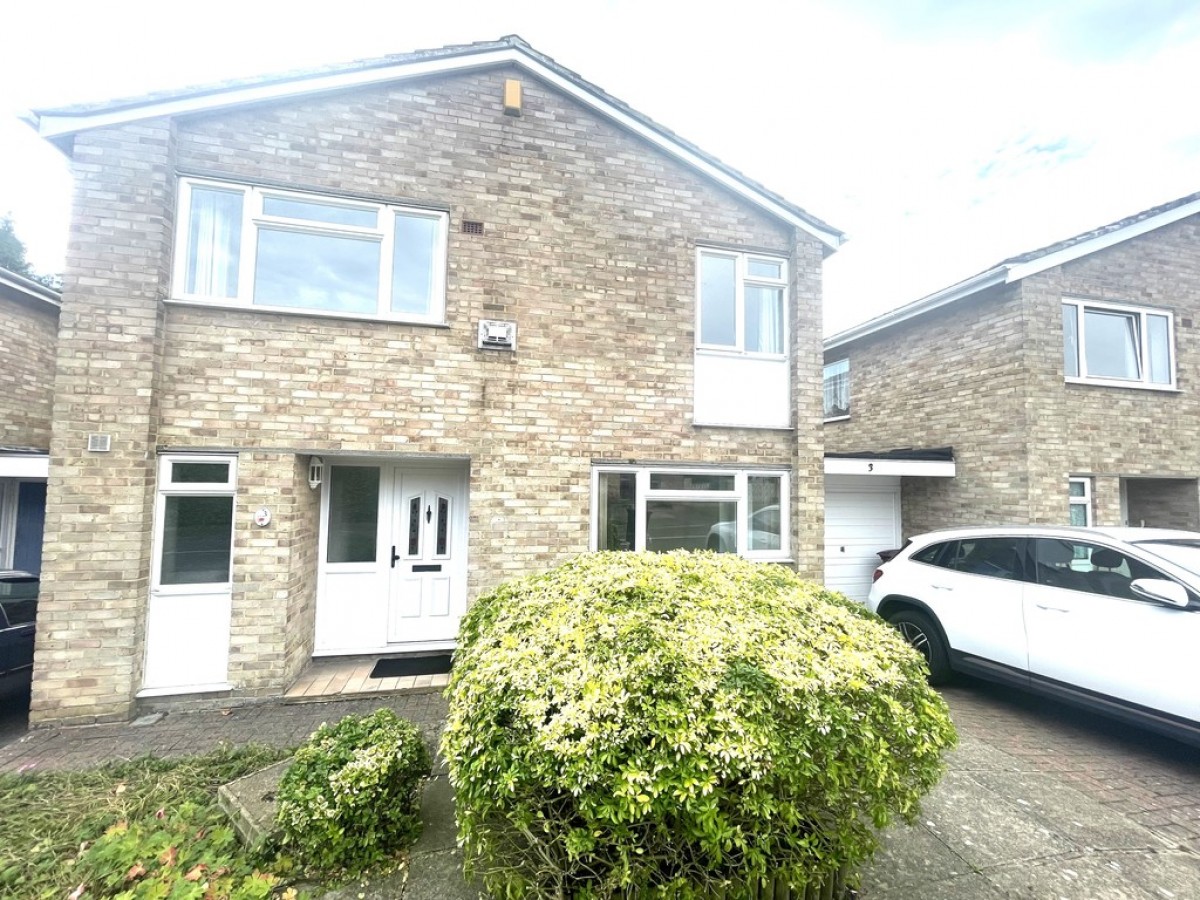 Holyrood Close, Caversham