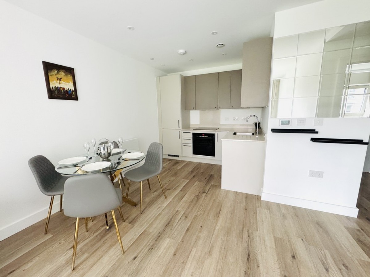 Flagstaff Road, Bankside Gardens, Reading