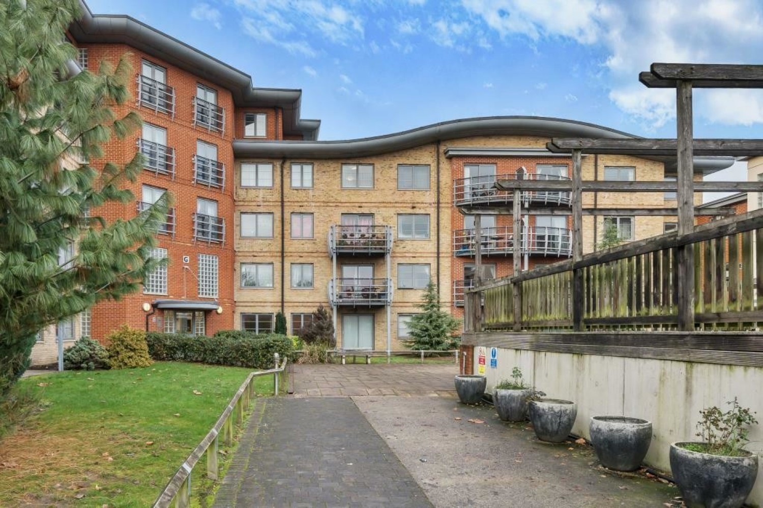 2 bedroom Flat in Quadrant Court, Reading
