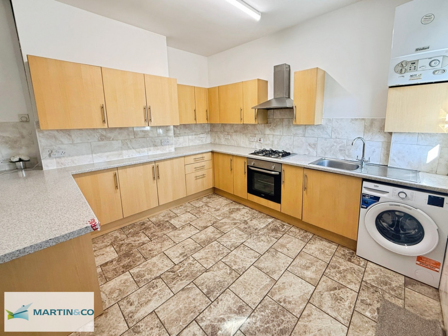 2 bedroom Flat for Letting Crown Colonade, Reading