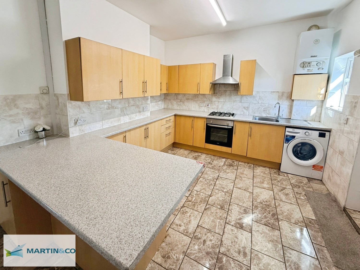 2 bedroom Flat for Letting Crown Colonade, Reading