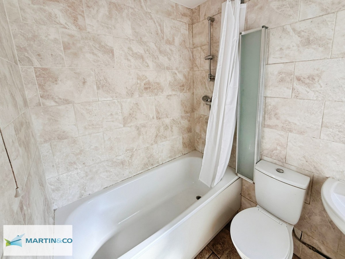 Crown Colonade, Reading