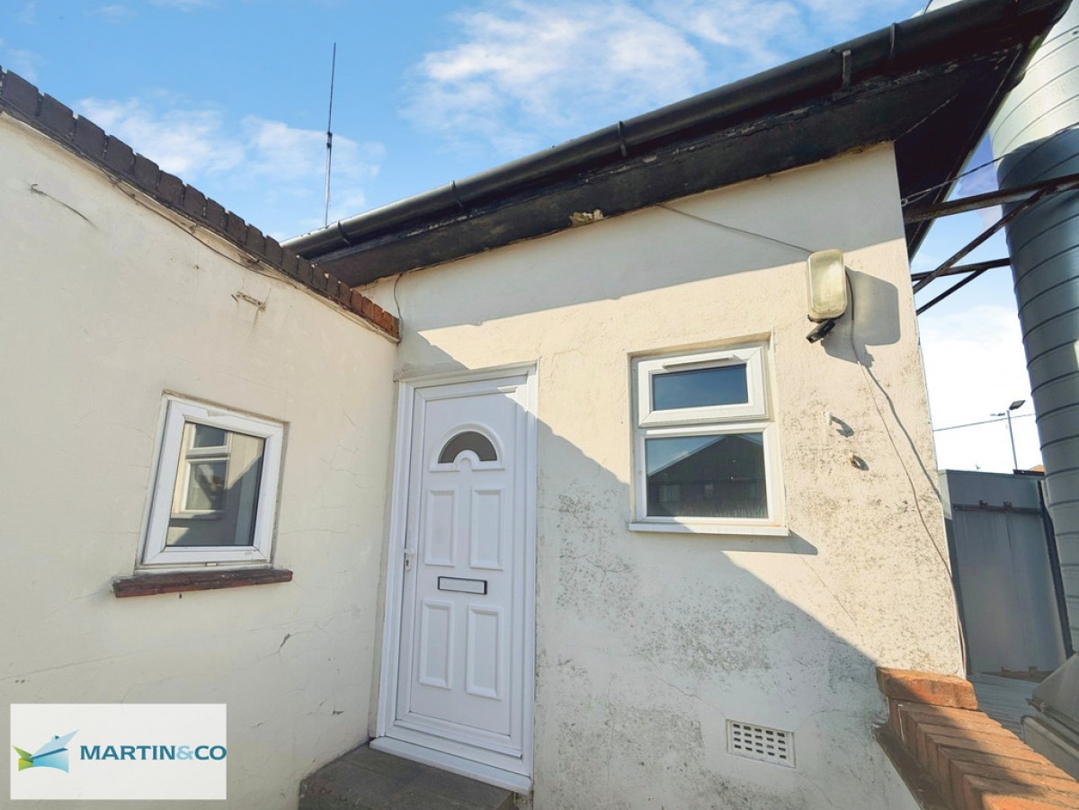 Crown Colonade, Reading