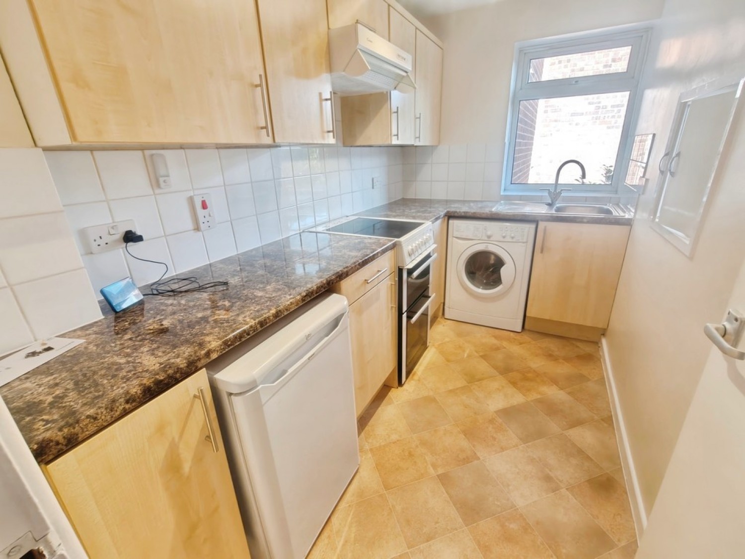 2 bedroom Flat for Letting Athelstan House, The Hill Avenue