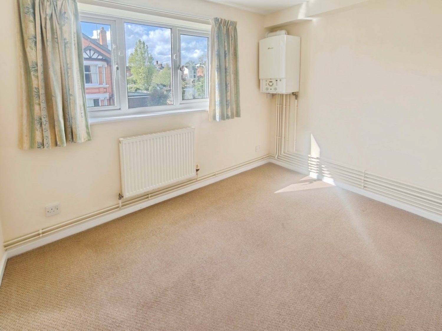 2 bedroom Flat for Letting Athelstan House, The Hill Avenue