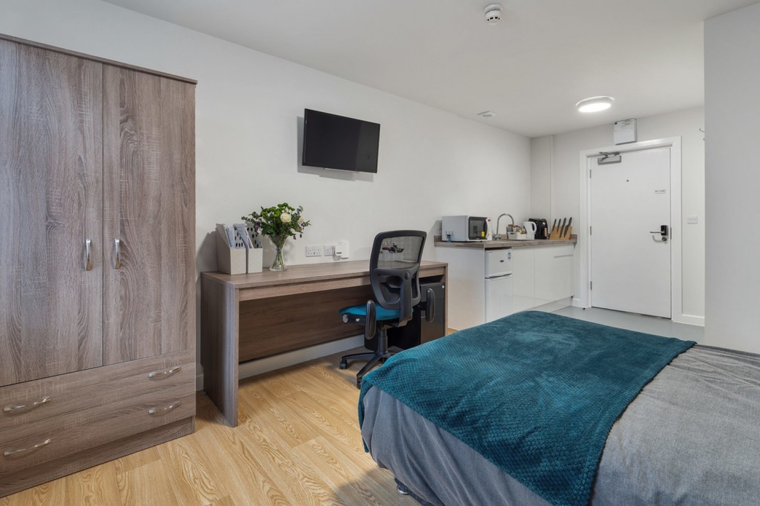 1 bedroom Flat in White Lodge Studios, City Centre