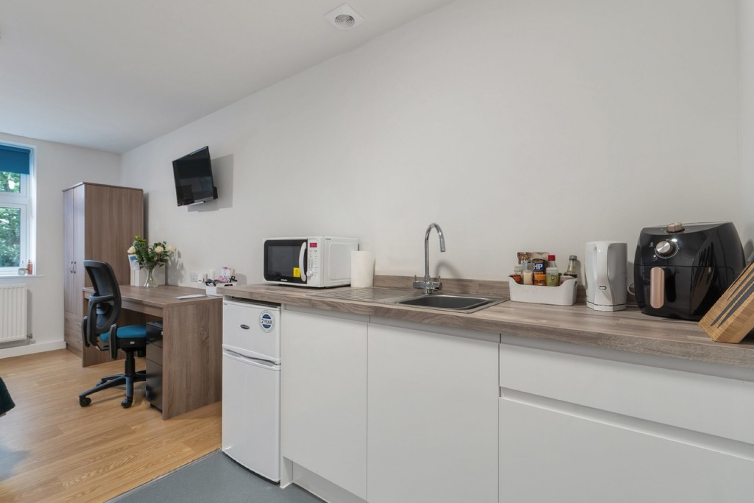 1 bedroom Flat in White Lodge Studios, City Centre