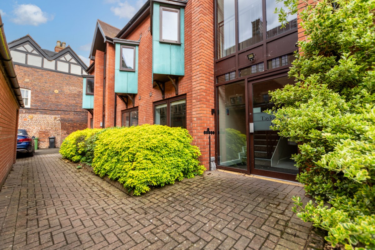 Taylors Court, Taylors Lane