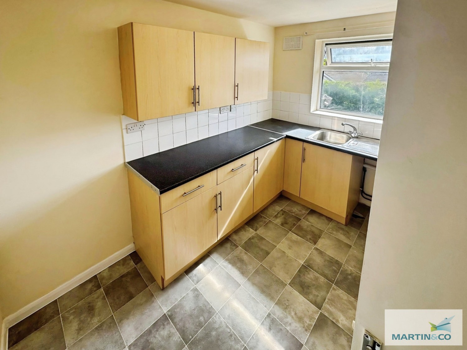 2 bedroom Flat for Letting Forest Close, St.Johns