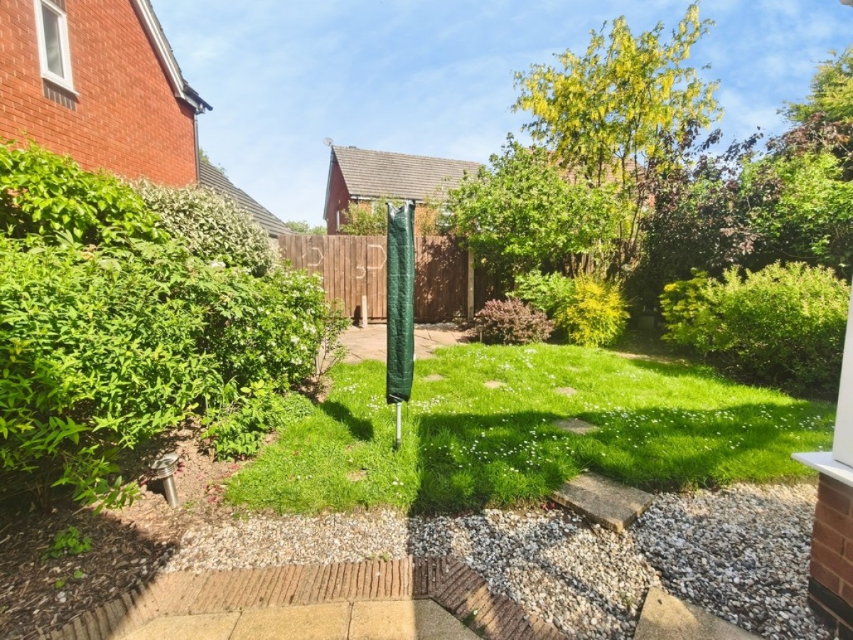 Carisbrooke Avenue, Warndon Villages