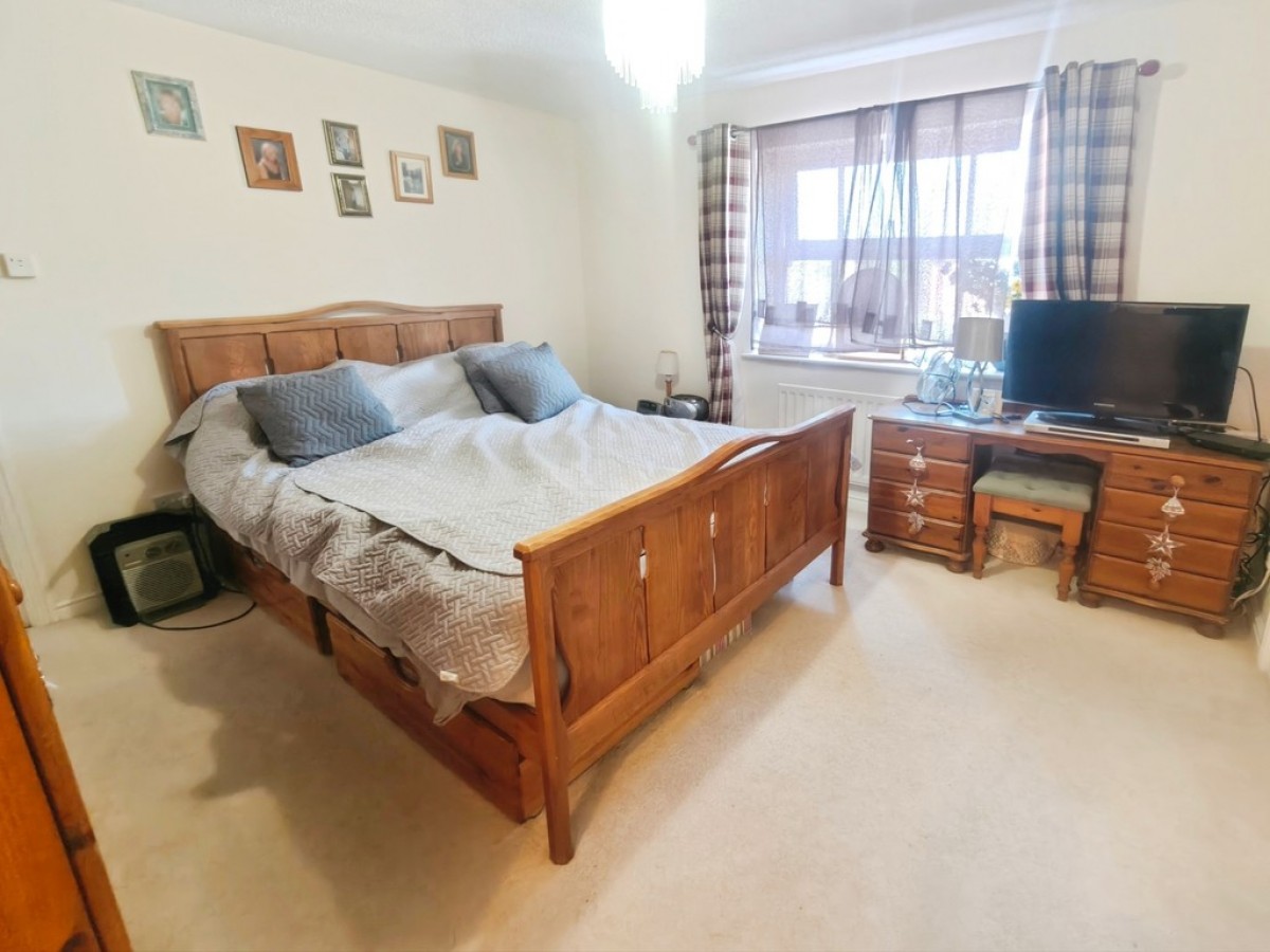 Carisbrooke Avenue, Warndon Villages