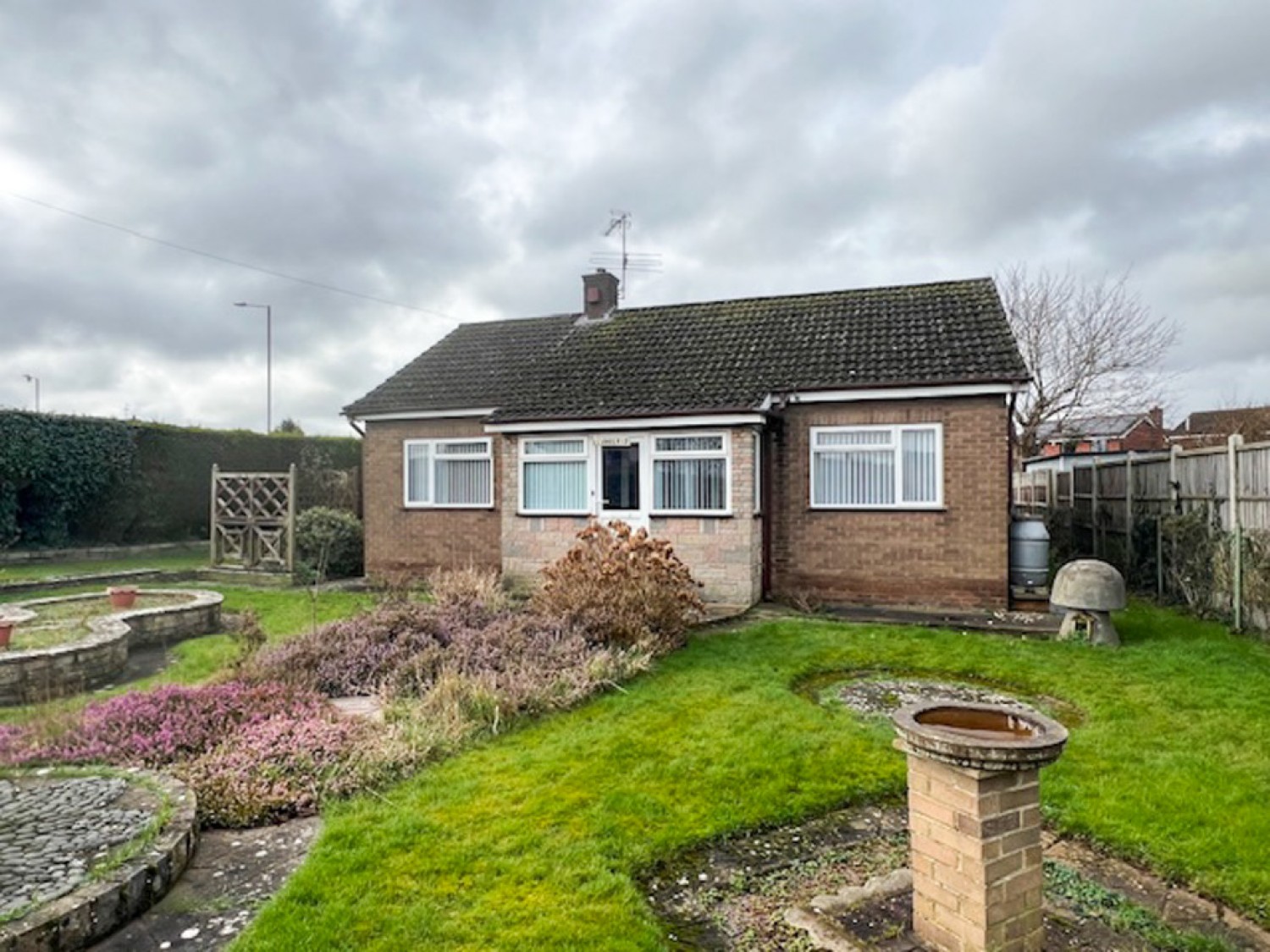 2 bedroom Bungalow for Letting Bath Road, Broomhall