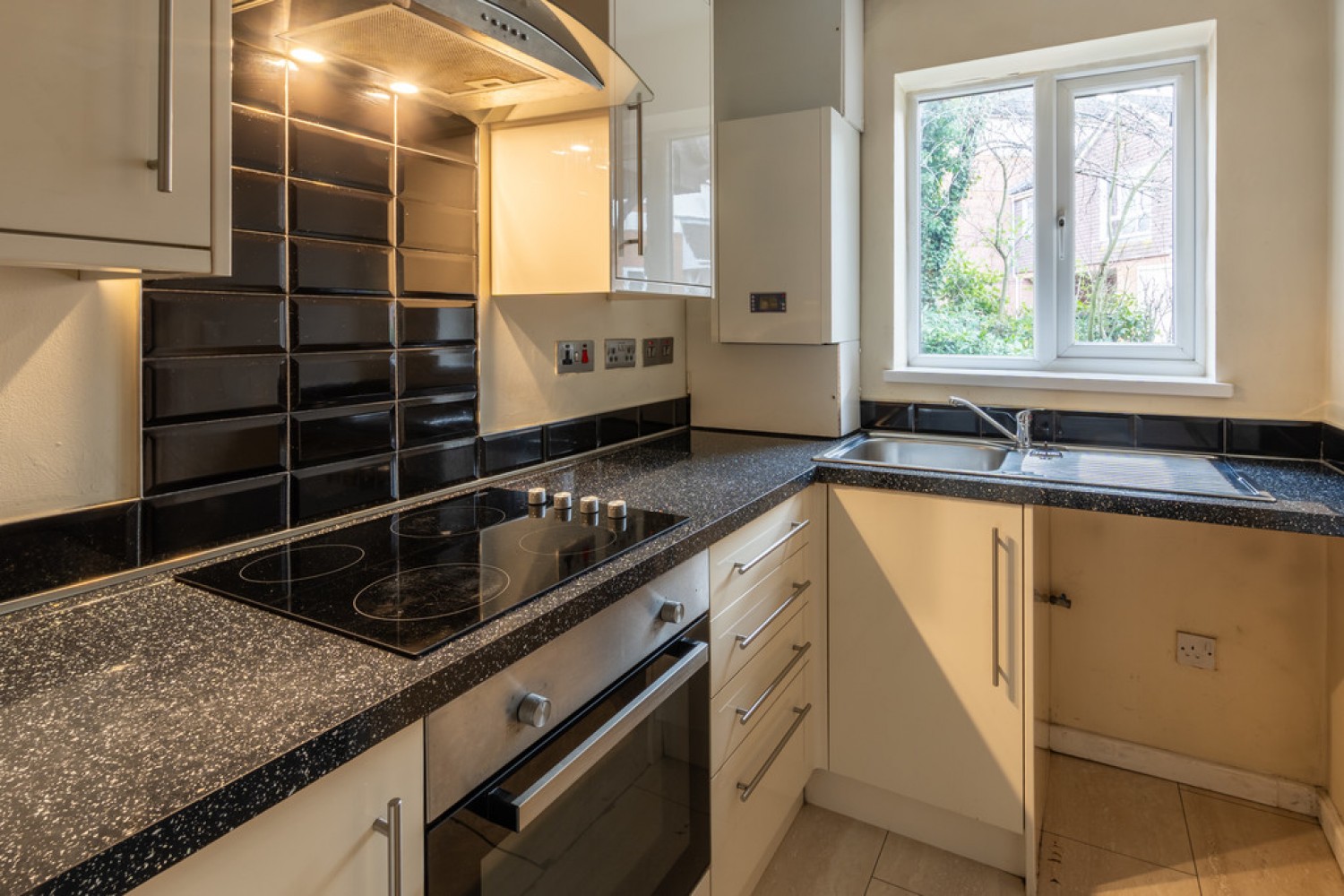 2 bedroom House for Sale Nine Acres Green