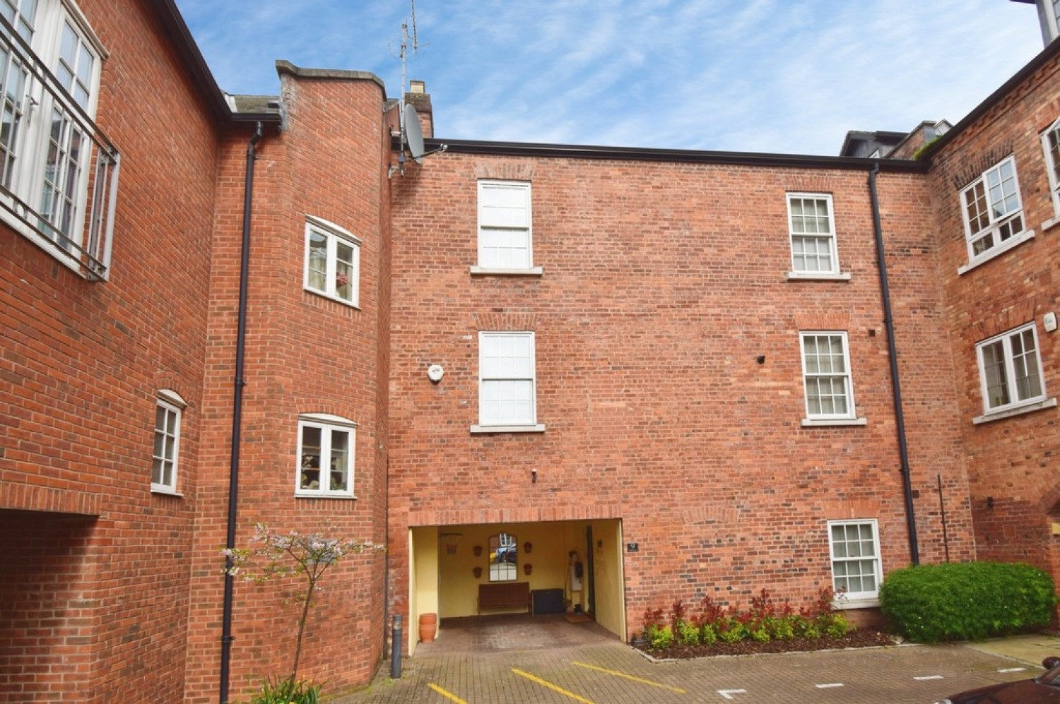 3 bedroom House for Sale Mill Street, Diglis, Worcester, WR1 2NH