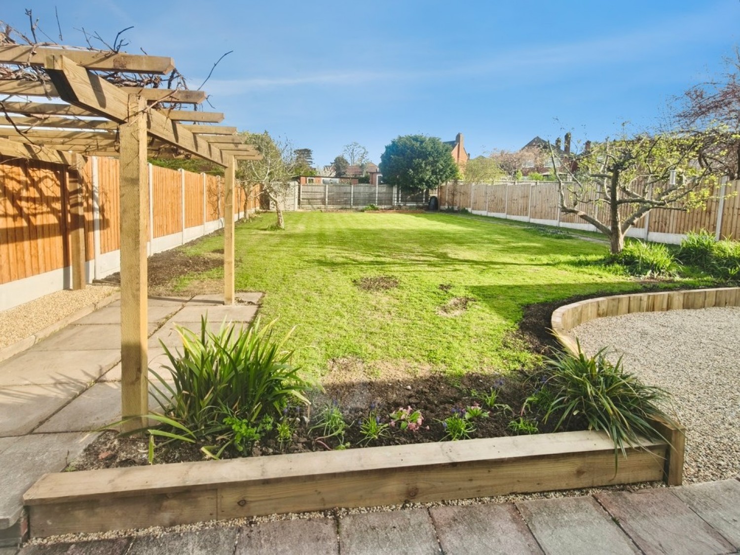 2 bedroom Bungalow for Letting Sebright Avenue