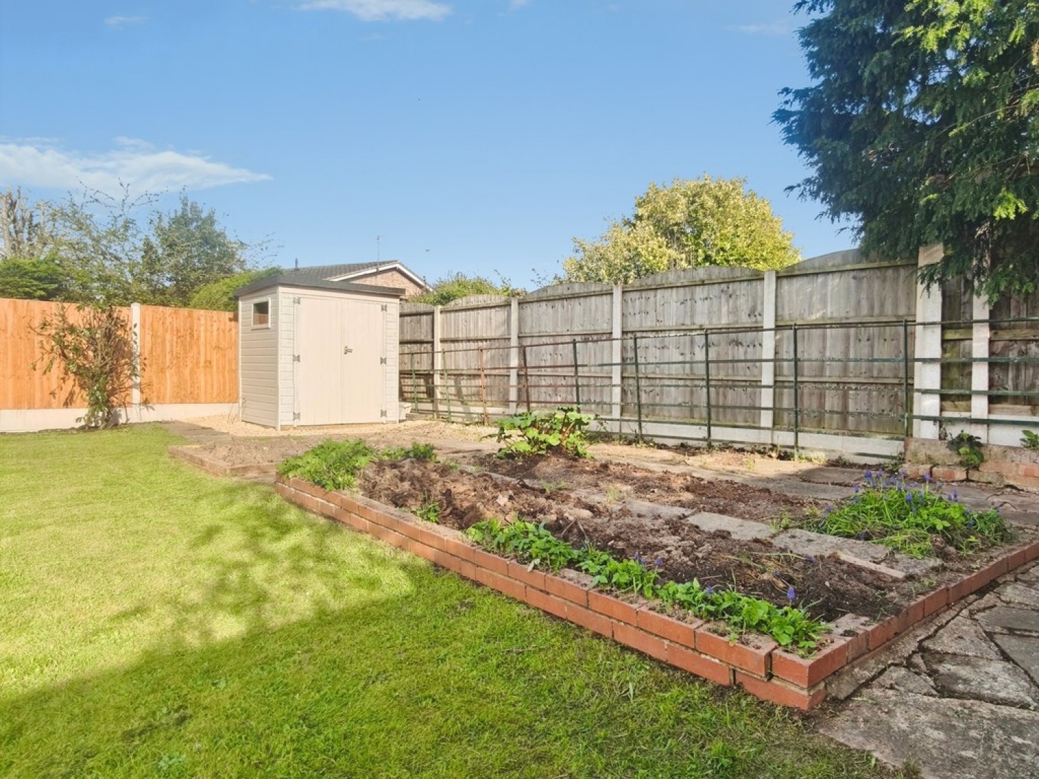 2 bedroom Bungalow for Letting Sebright Avenue